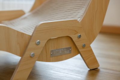 Kerbl Lounger Sundowner – Луксозен дървен шезлонг за котки и Драскало в едно 52 / 37 см