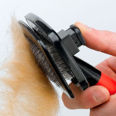 Ferplast GRO 5956 – Четка с бутон за лесно отстраняване на космите